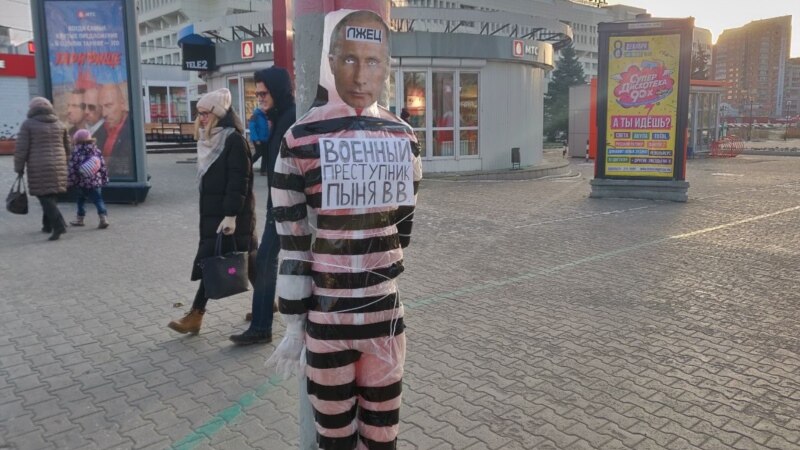 Пермьдә Путин сурәте белән карачкы ясауда шикләнелгән активистка 7 ел төрмә яный