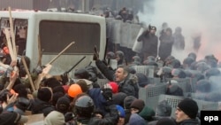 Протистояння демонстрантів і «Беркуту» на вулиці Грушевського, Київ, 19 січня 2014 року