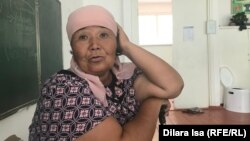 Камилла Нарбаева, жительница затопленного села Женис, в здании школы, превращенной в эвакуационный пункт. Мактааральский район, Туркестанская область, 11 мая 2020 года.
