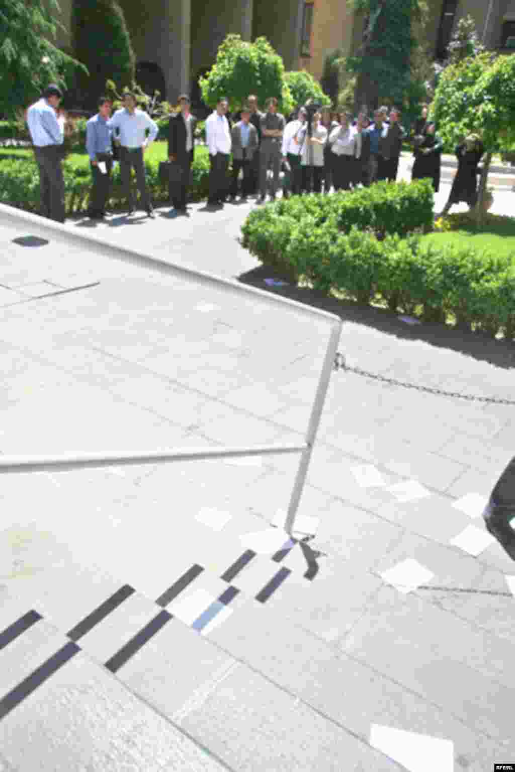 Iran - Iranian students oppose Sivand Dam inundation, Tehran, 21Apr2007