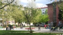 Roditelji sa djecom u parkovima u Sarajevu, april 2020.