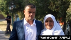 Завқибек Саидаминӣ бо модараш, Ҳабиса Ятимова
