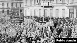 Солдатская демонстрация в Петрограде, 1917 год.