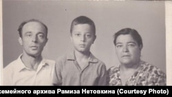 Рамиз Нетовкин с родителями. Архив семьи художника