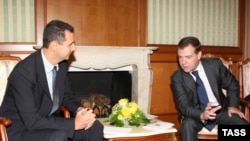 Russian President Dmitry Medvedev (right) and Syria's President Bashar al-Assad in Sochi