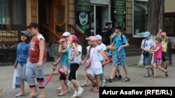 Besides reading, writing, and arithmetic, schoolchildren in Mariupol this year will also be learning about the dangers of hidden landmines or bombs that have not been detonated.