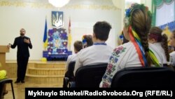 На урок пам’яті більшість школярів одяглися у національні костюми