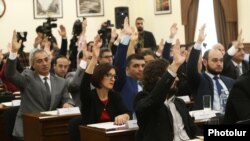 Armenia - Members of Prime Minister Nikol Pashinian's My Step alliance vote at the inaugural session of Yerevan's municipal council, 10 October 2018.