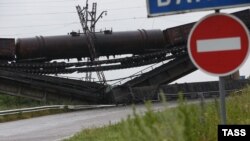 Взорванный мост в Донецкой области. Иллюстративное фото.