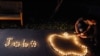 Chinese exchange students in California use candles to create the Apple logo and Steve Jobs&#39; last name on October 5 following his death. (Photo by&nbsp;Kevork Djansezian for AFP)