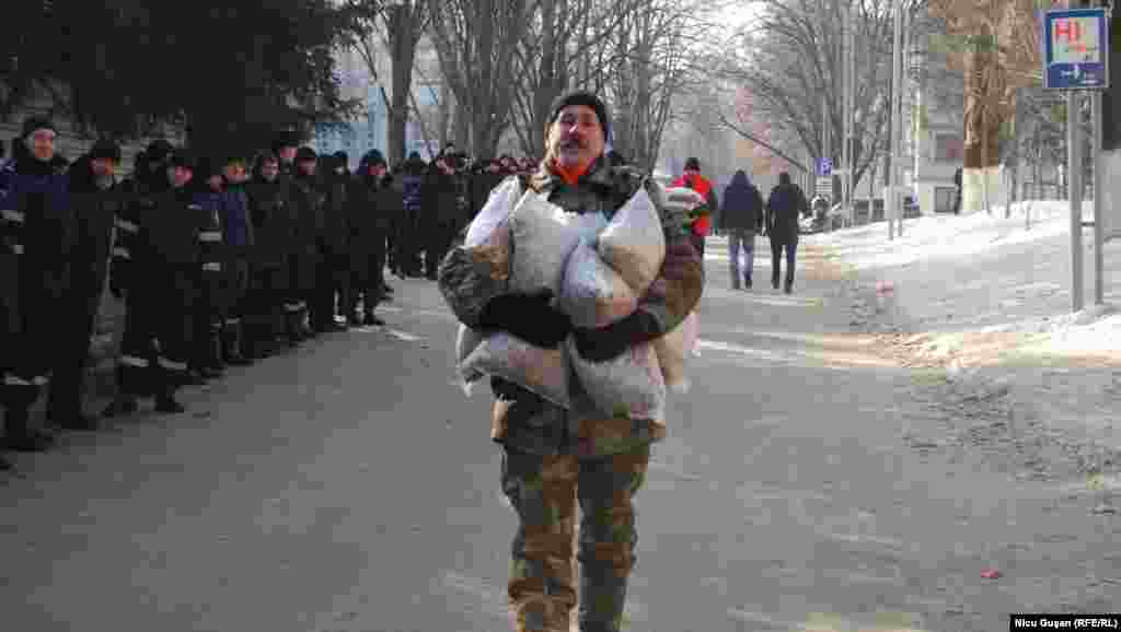 Provizii pentru protestatari