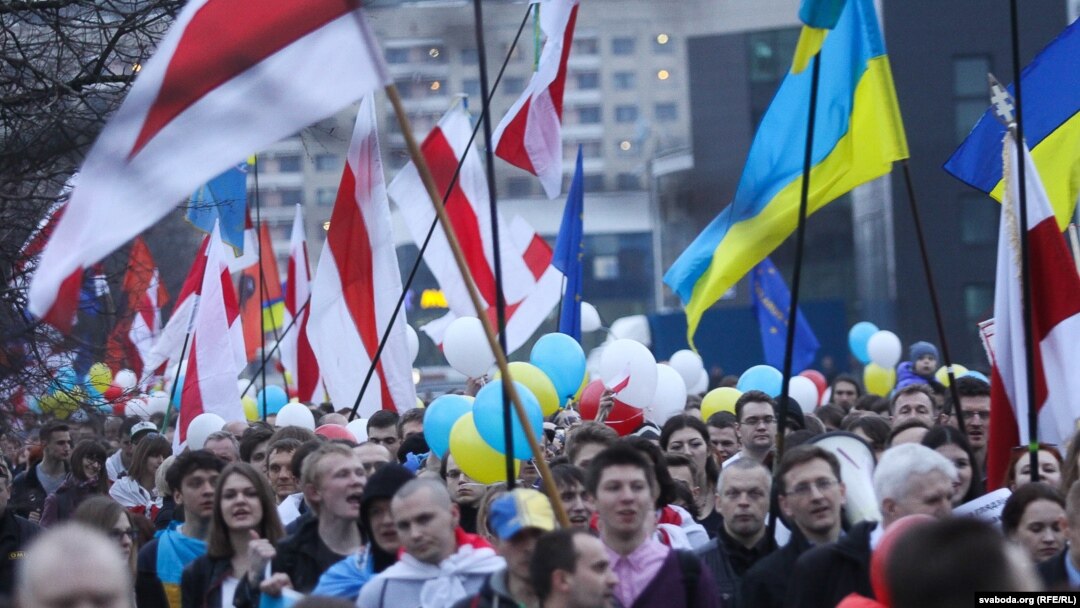 More than 1,500 rallied on Independence Day in Minsk on March 25, carrying Belarusian and Ukrainian flags. 
