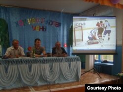 Марат Кәлимуллин (у). Ямаш авылы мәктәбендә узган очрашу, 2010 ел