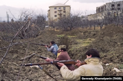 Ол сізге сиқты қалай сору керектігін көрсетеді