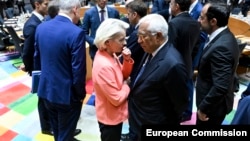 Kryetarja e Komisionit Evropian (KE), Ursula von der Leyen, dhe kryetari i Këshillit Evropian, Antonio Costa.