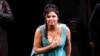 Anna Netrebko Milanın "La Skala" Opera Teatrında "Toska" tamaşasından sonra