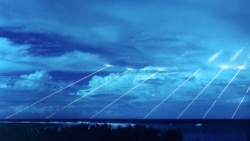 Vehicule de reintrare dintr-un sistem Peacekeeper se îndreaptă spre ținte fictive din largul Insulelor Marshall în timpul unui exercițiu.