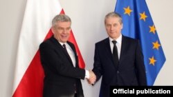Сьпікер Сэнату Польшчы Станіслаў Карчэўскі (зьлева) і намесьнік старшыні Палаты прадстаўнікоў. Варшава, 31 студзеня 2017 году
