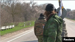 Pripadnici paramilitarne jedinice koju čine državljani Srbije, na punktu na Krimu, 2014. (ilustrativna fotografija)