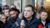Apropiați ai lui Mihail Saakașvili spun că acesta a fost reținut luni la Kiev de persoane mascate necunoscute (VIDEO)