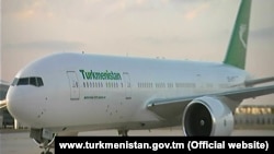 Türkmenistanyň prezidentiniň uçary. Türmenistan (arhiw surty).