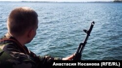 Боец добровольческого батальона "Азов" Валентин верит, что на Украине воюет за будущее России