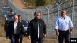 Viktor Orban sa bugarskim kolegom Bojkom Borisovim obilazi žičanu ogradu podignutu na granici između Turske i Bugarske u Lesovu