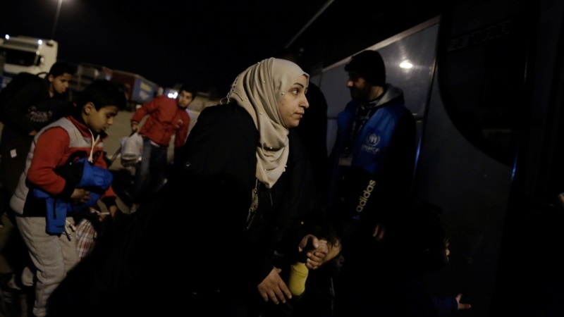 Во Солун приведени 44 илегални мигранти