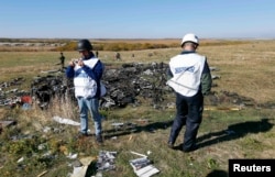 ЕҚҰЫ миссиясы өкілдері Донецк маңындағы "Боинг" құлаған жерде тұр.
