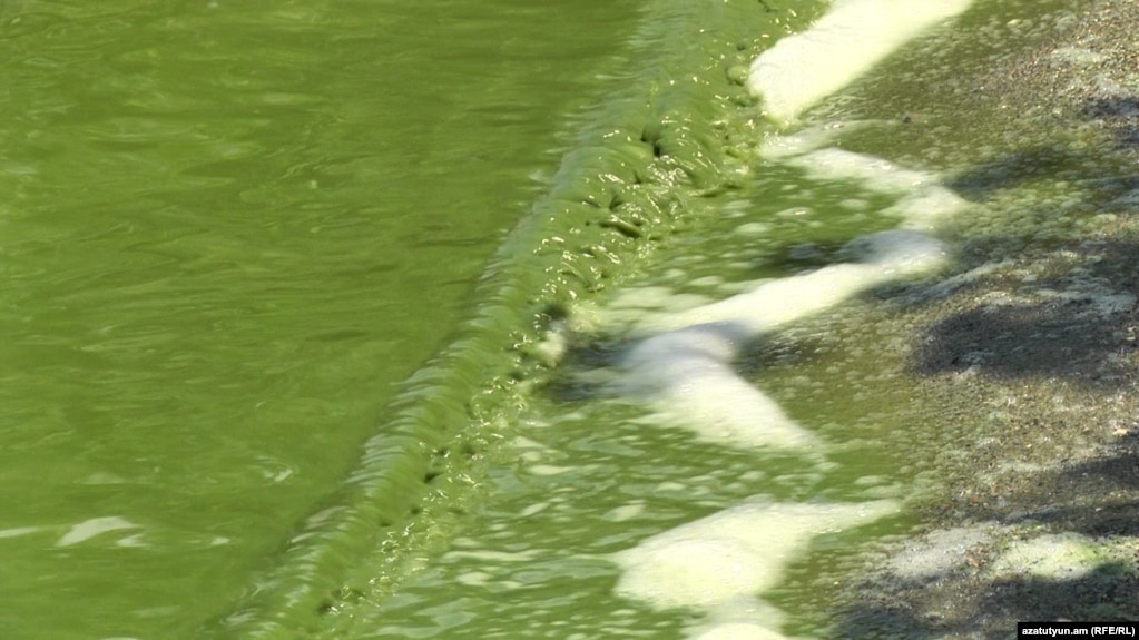 АРМЕНИЯ: Экологи сигнализируют о грозящей озеру Севан опасности