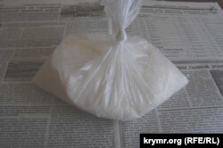 Килограммовый пакет сахара-песка из супермаркета «Лидер» в Севастополе