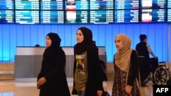 Путешественницы из стран Ближнего Востока в аэропорту Лос-Анджелеса. 29 июня 2017 года.