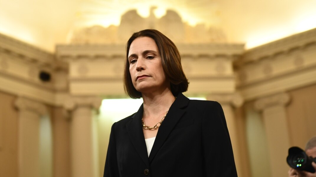 Баусыз лесбияндық белдік Әкеммен жыныстық қатынасқа қараңыз