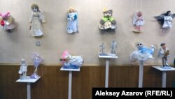Часть экспозиции выставки «Рождество – время Ангелов», открывшейся в галерее «Вернисаж». Алматы, 6 января 2017 года.