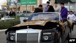 Нохчийчоь -- Кадыров ву Rolls-Royce Cabriolet машенахь. Цу тlехь Мохьмад Пайхамаран кад а, куз а бу боху, 21Гез2011