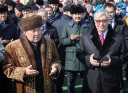 Бывший президент Казахстана Нурсултан Назарбаев и его ставленник Касым-Жомарт Токаев на мероприятиях во время празднования Наурыза в столице. 21 марта 2019 года.