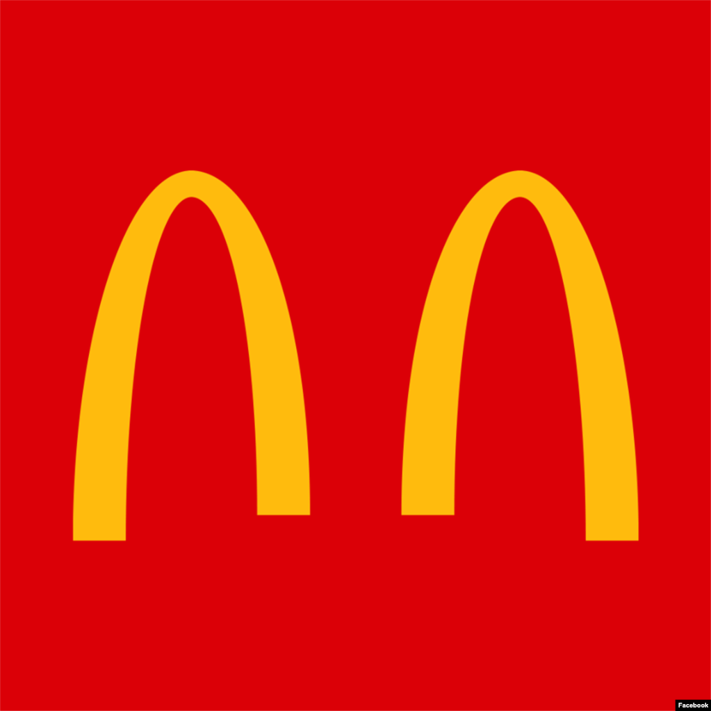 Логотип найбільшої світової мережі ресторанів швидкого харчування McDonald&rsquo;s &ndash; це не просто перша літера назви компанії. Це &ndash; так звані &laquo;золоті арки&raquo;, відомі як один з найбільш впізнаваних логотипів у світі. 22 березня на сторінці української гілки компанії ці арки роз&rsquo;єдналися. &laquo;Невеличка дистанція, на деякий час, допоможе об&rsquo;єднати всіх нас&raquo; &ndash; коментує компанія у дописі на фейсбуці.