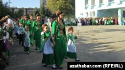 Торжественная линейка в начале учебного года, Ашхабад.