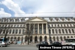 Universitatea din București a fost scena unor scandaluri sonore de plagiat. Este una dintre cele mai vechi universități din România, fiind fondată la 4 iulie 1864, printr-un decret emis de domnitorul Alexandru Ioan Cuza.