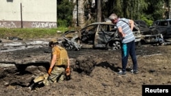 Поліцейський на місці російського удару по Сумах, 15 липня 2026 року