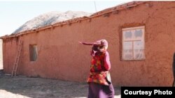 Қурилиш материаллари нархининг баландлиги кўплаб ўзбекистонликларни пахса уйларда кун кечиришга мажбур қилмоқда.