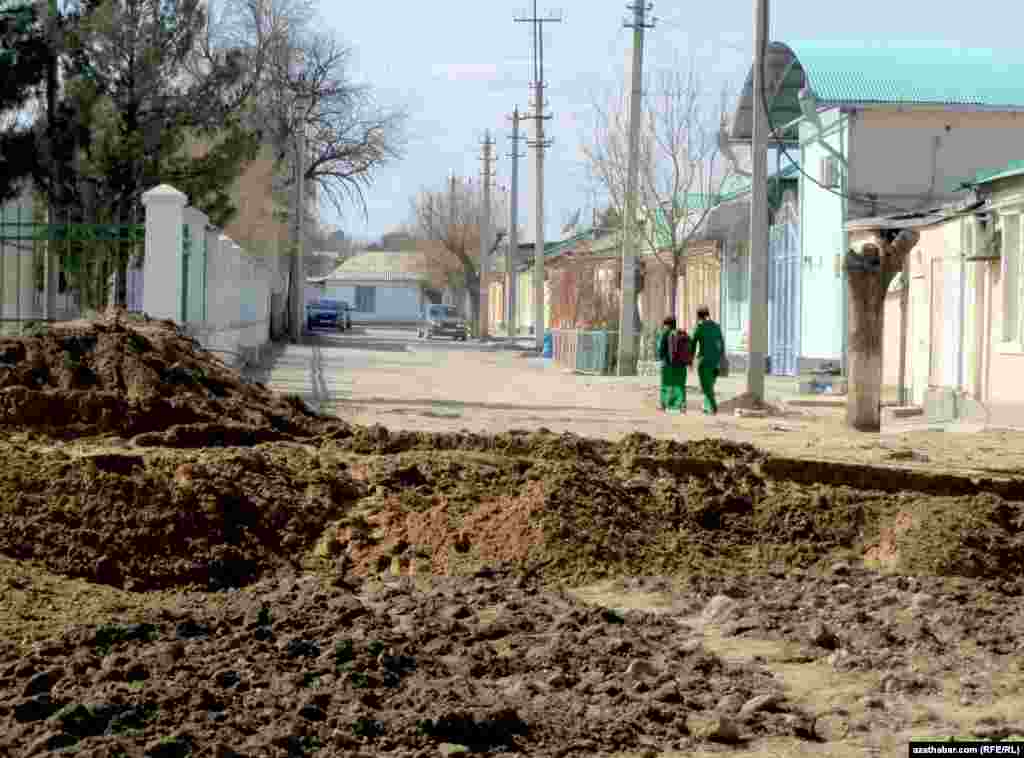 Soňky bir aýyň dowamynda bu köçäniň Andalyp köçesinden başlap, günbatarlygyna Gogol köçesi aralygyna çenli bölegi giňeldilip başlandy.