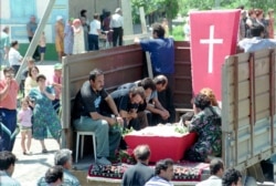 Похороны погибшего заложника. 16 июня 1995 года
