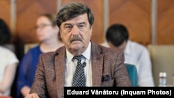 Fostul judecător CCR Toni Greblă, a fost achitat în dosarul de corupție și acuză SRI că i-a amenințat pe judecătorii Curții înainte de a se da o decizie în privința cartelelor prepay și a legilor de tip Big Brother. 