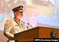Асим Мунир на выступлении перед офицерами Генштаба ВС Пакистана. 7 декабря 2025 года