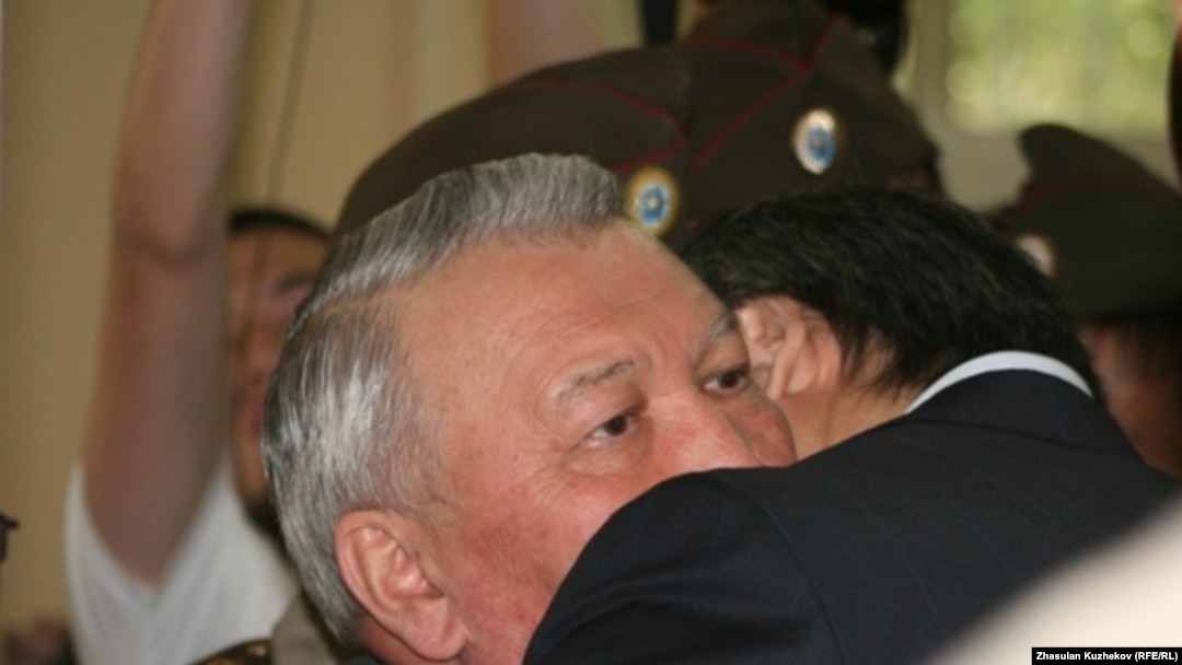 Үлкен мүшесі Маликая қызбен секс