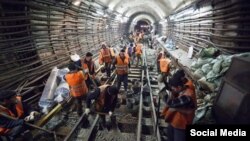 Москва. Кыргызстандык эмгек мигранттары метронун курулушунда.