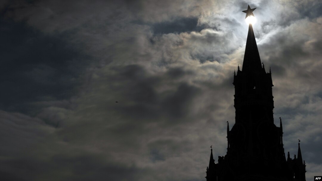 The Kremlin against the backdrop of a stormy sky.