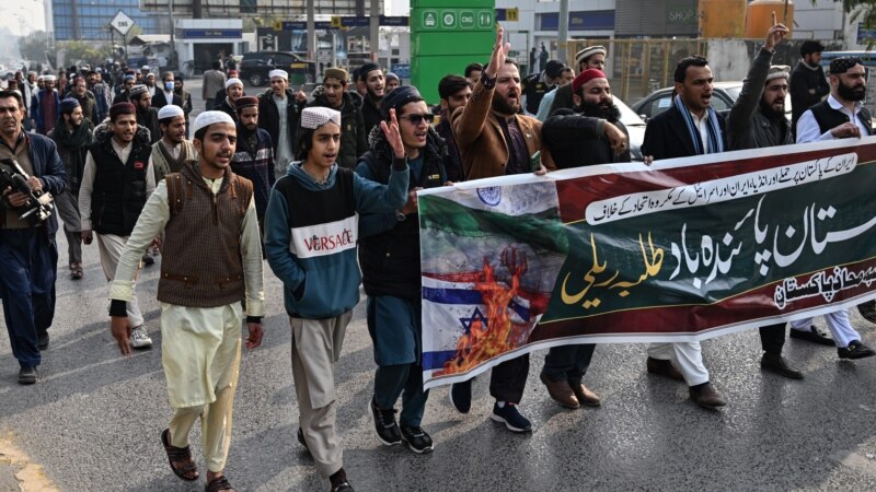Пакистан менен Иран бири-бирин ракетадан аткылады 