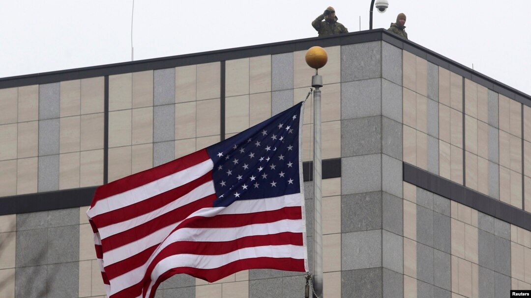 Guards stand on the roof of the U.S. Embassy in Kyiv (file photo)